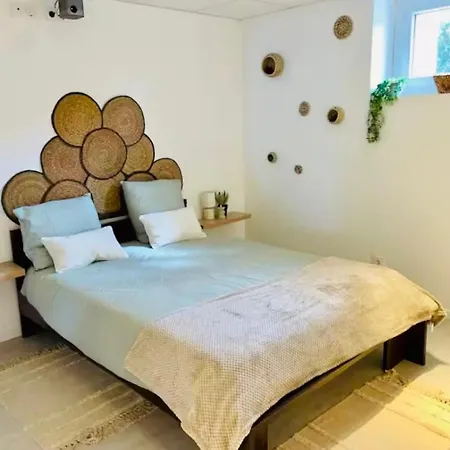 Апартаменты Jacuzzi Privatif 5km Du Centre