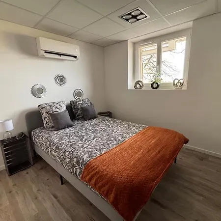 Апартаменты Jacuzzi Privatif 5km Du Centre