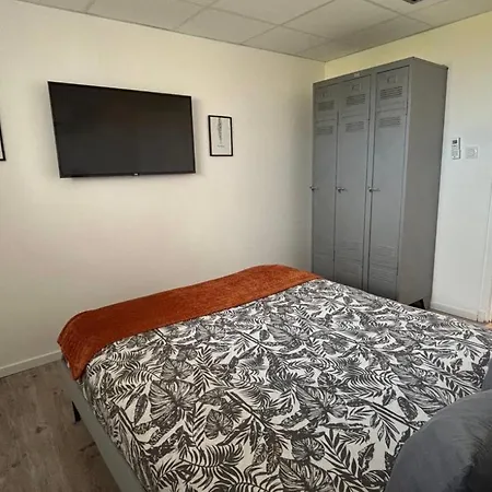 Апартаменты Jacuzzi Privatif 5km Du Centre