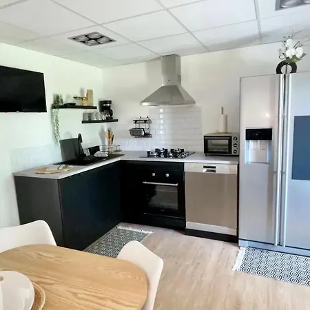 Апартаменты Jacuzzi Privatif 5km Du Centre