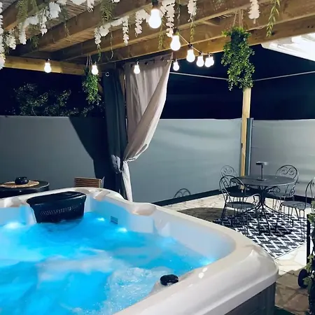 Jacuzzi Privatif 5km Du Centre Апартаменты