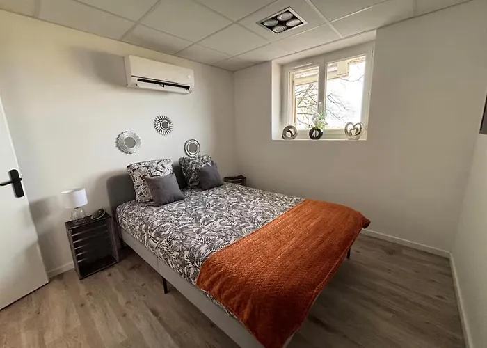 Апартаменты Jacuzzi Privatif 5km Du Centre