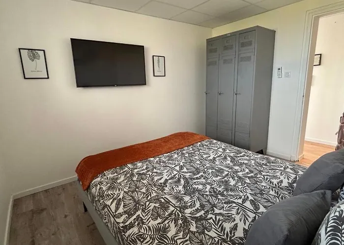 Апартаменты Jacuzzi Privatif 5km Du Centre