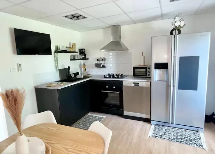 Апартаменты Jacuzzi Privatif 5km Du Centre