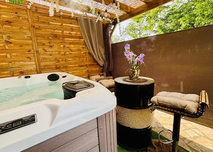 Апартаменты Jacuzzi Privatif 5km Du Centre *