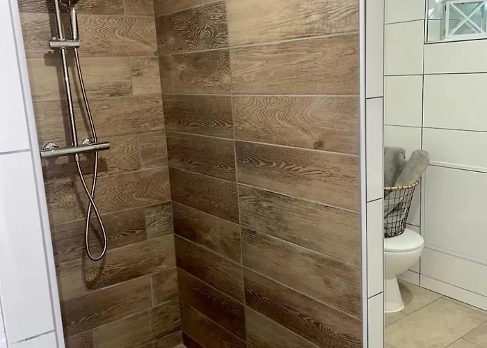 Апартаменты Jacuzzi Privatif 5km Du Centre *