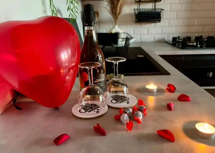 Апартаменты Jacuzzi Privatif 5km Du Centre Premilhat